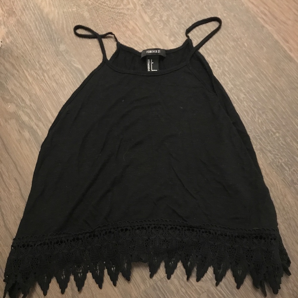 Tank top with crochet flower pattern on bottom